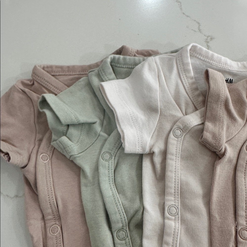 H&M Baby Kinomo Bodysuits in Soft Pastels - Picture 4 of 4